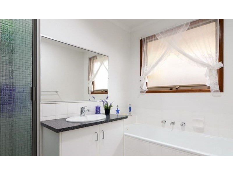 39 Robin Drive, Carrum Downs VIC 3201