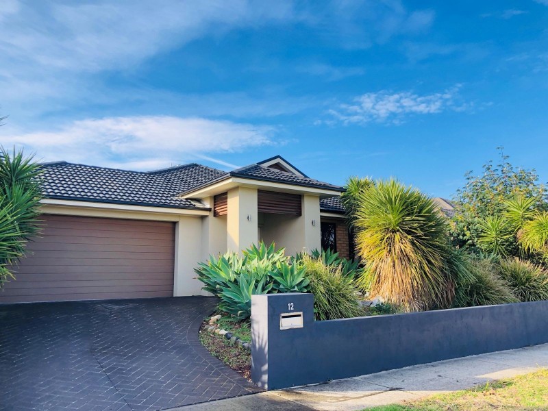 12 Leisurewood Drive, Berwick VIC 3806