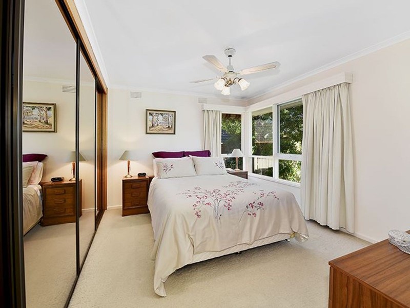 55 Hilltop Crescent, Burwood East VIC 3151