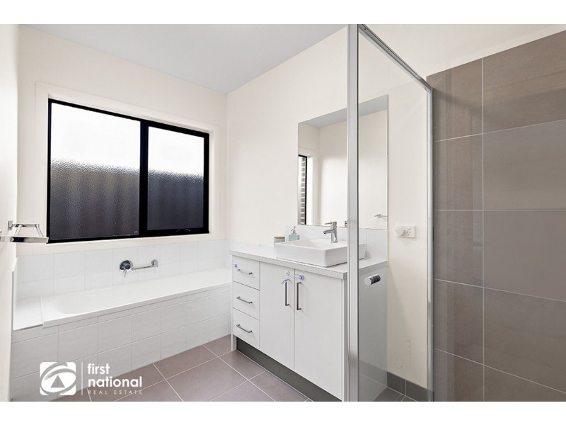 4/58 Tucker Street, Breakwater VIC 3219