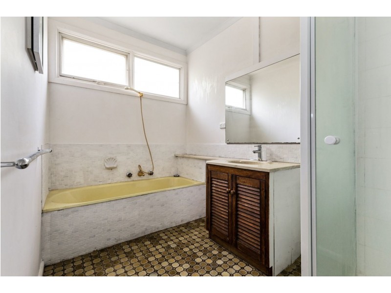 8 Adelaide Avenue, Mount Waverley VIC 3149