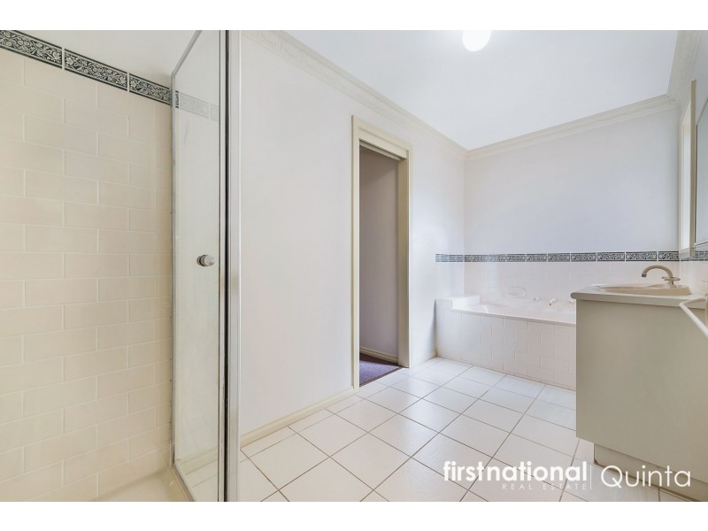 8 Henley Avenue, Vermont South VIC 3133