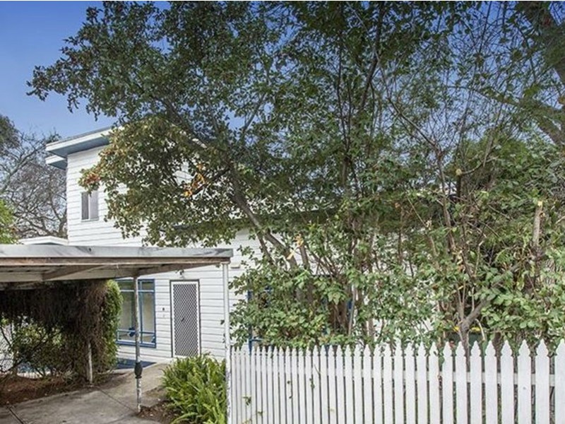 8 McGhee Avenue, Mitcham VIC 3132