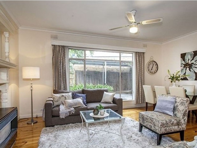 8 McGhee Avenue, Mitcham VIC 3132