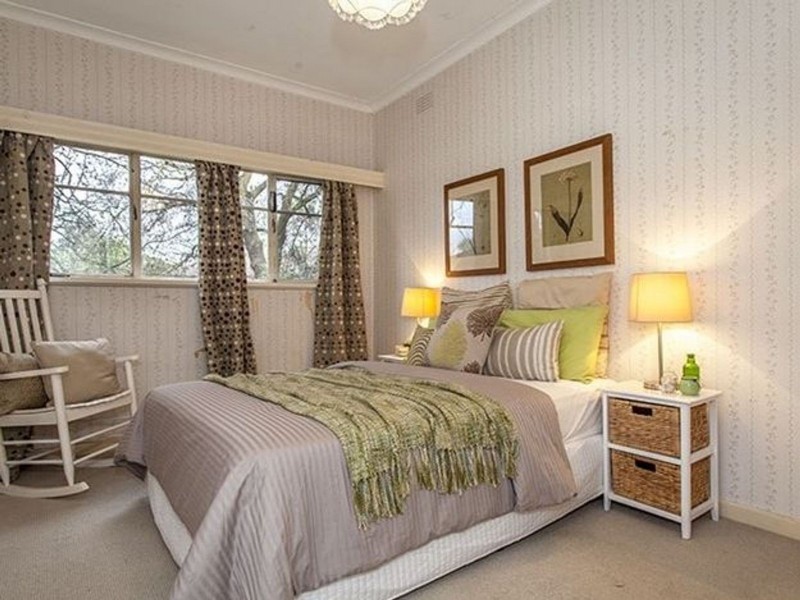 8 McGhee Avenue, Mitcham VIC 3132