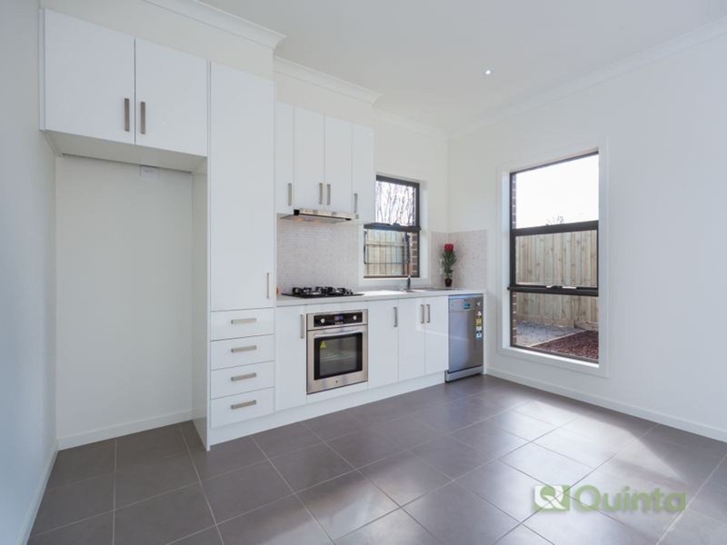 2/4 Cherry Court, Lalor VIC 3075