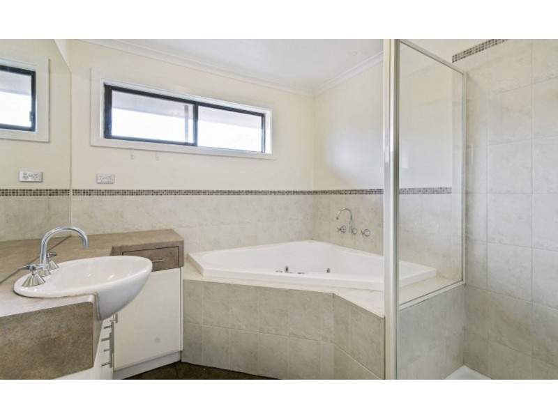 24 Sandhurst Road, Wantirna VIC 3152