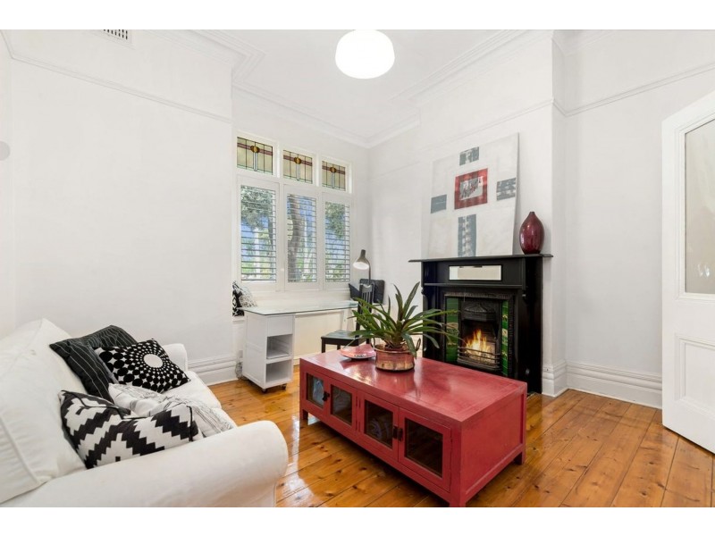 4 Cowderoy Street, St Kilda West VIC 3182