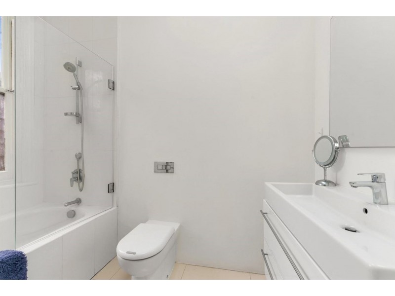 4 Cowderoy Street, St Kilda West VIC 3182