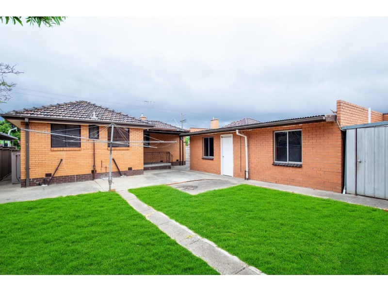 28 Kingsway Drive, Lalor VIC 3075