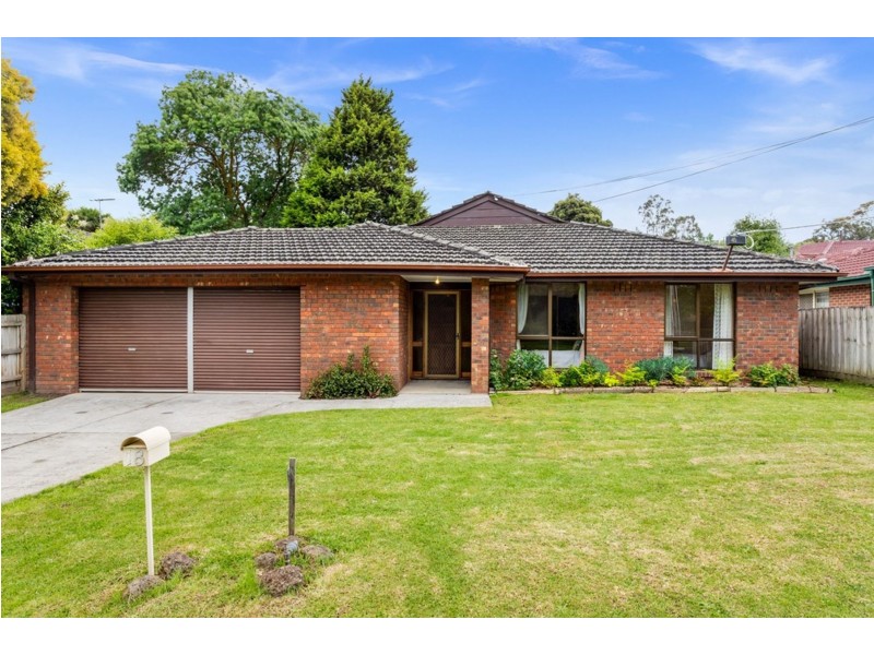 18 Rosedale Crescent, Ringwood East VIC 3135