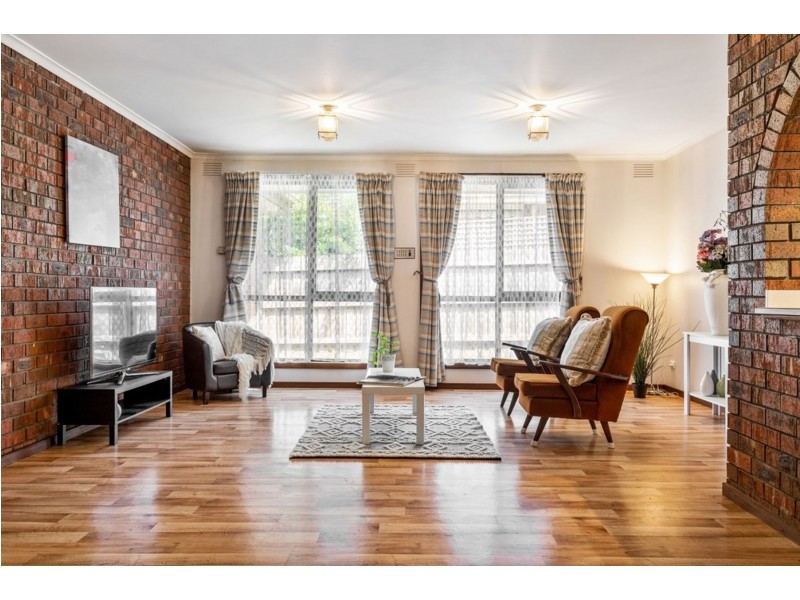 18 Rosedale Crescent, Ringwood East VIC 3135