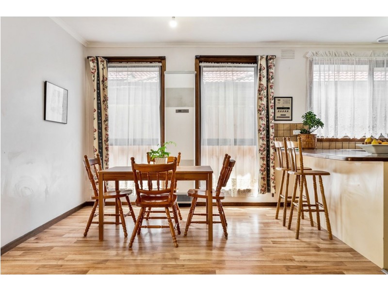 18 Rosedale Crescent, Ringwood East VIC 3135