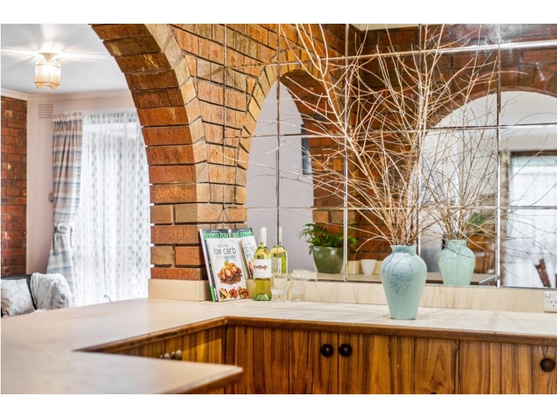 18 Rosedale Crescent, Ringwood East VIC 3135