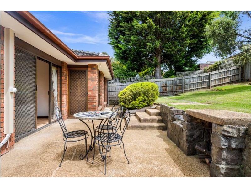 18 Rosedale Crescent, Ringwood East VIC 3135