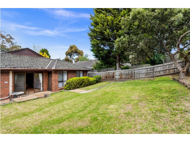 18 Rosedale Crescent, Ringwood East VIC 3135