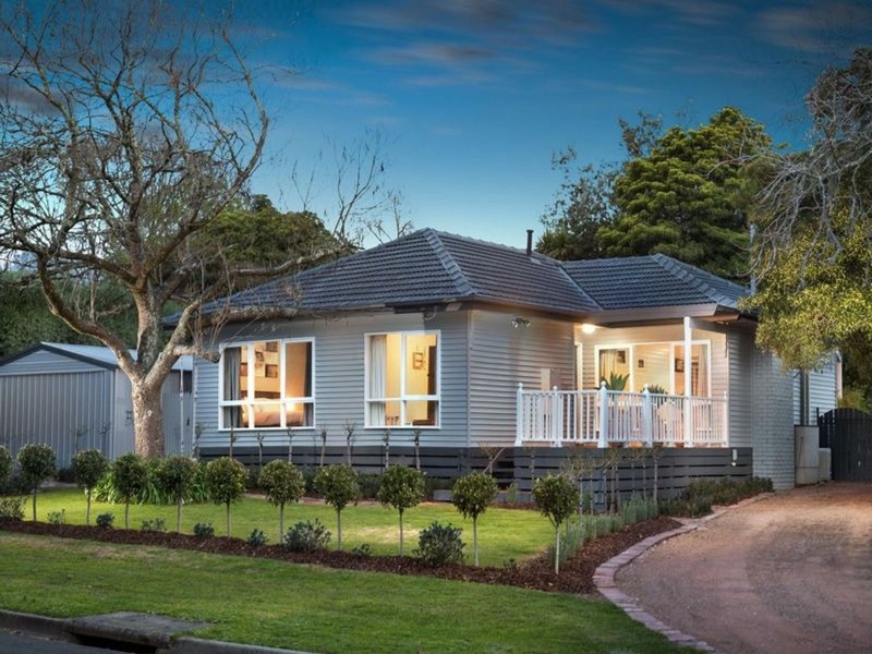 18 Seares Drive, Ringwood East VIC 3135