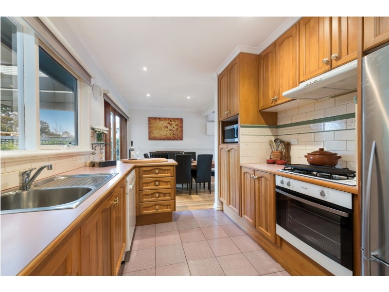 18 Seares Drive, Ringwood East VIC 3135