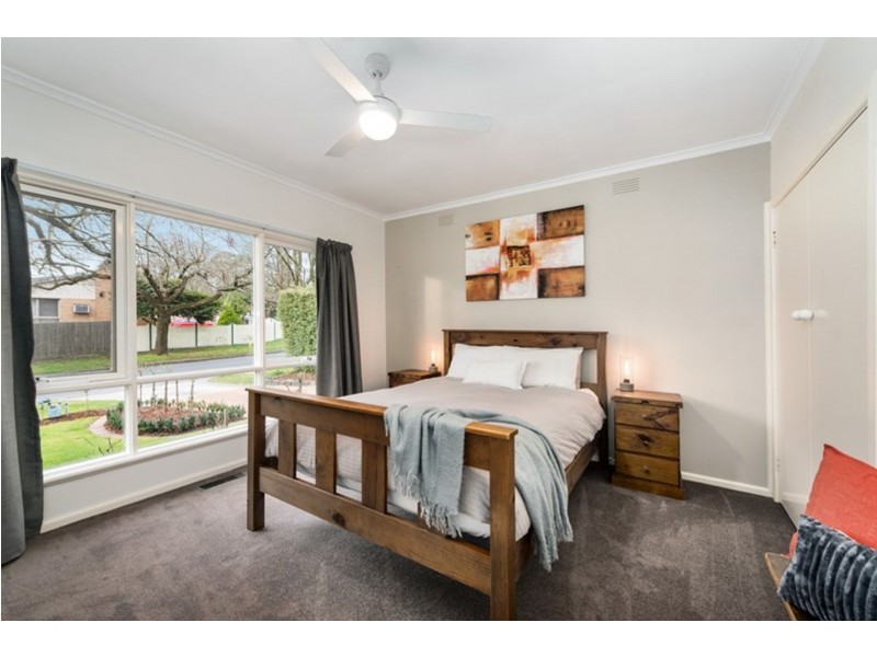 18 Seares Drive, Ringwood East VIC 3135