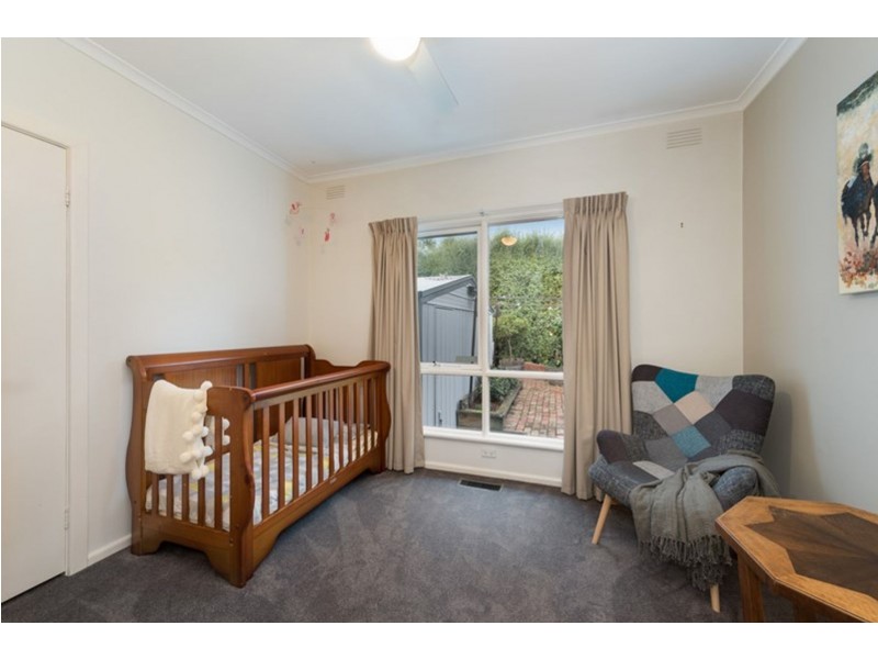 18 Seares Drive, Ringwood East VIC 3135