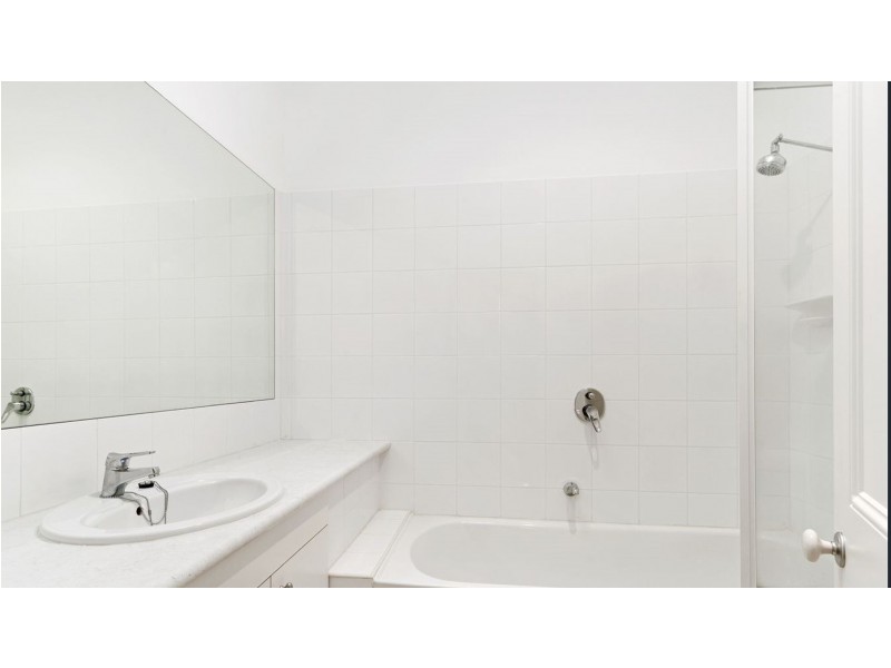 39 Longmore Street, St Kilda West VIC 3182