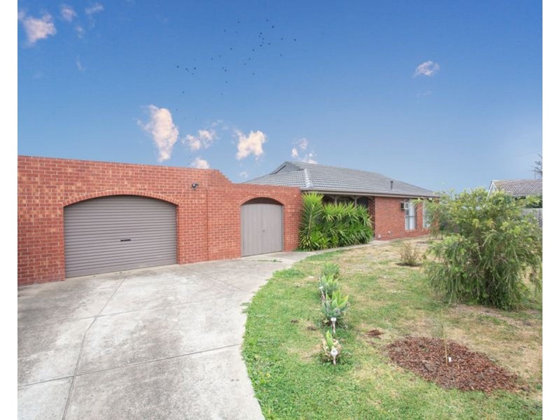 13 Meadowbank Court, Kings Park VIC 3021