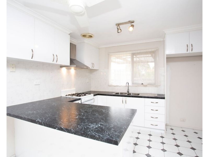 13 Meadowbank Court, Kings Park VIC 3021