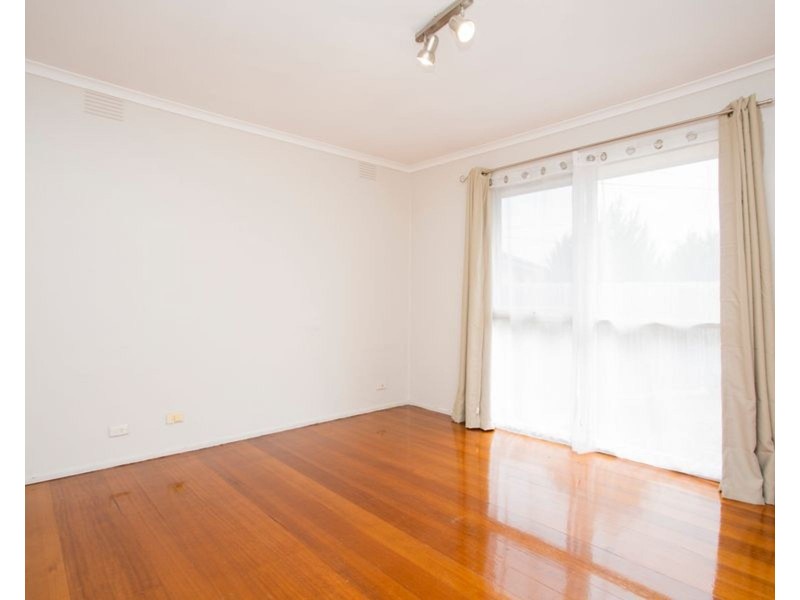 13 Meadowbank Court, Kings Park VIC 3021