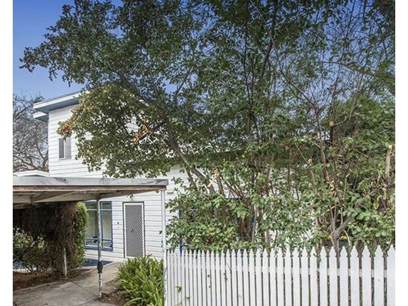 8 McGhee Avenue, Mitcham VIC 3132