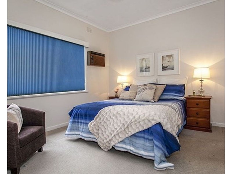 8 McGhee Avenue, Mitcham VIC 3132