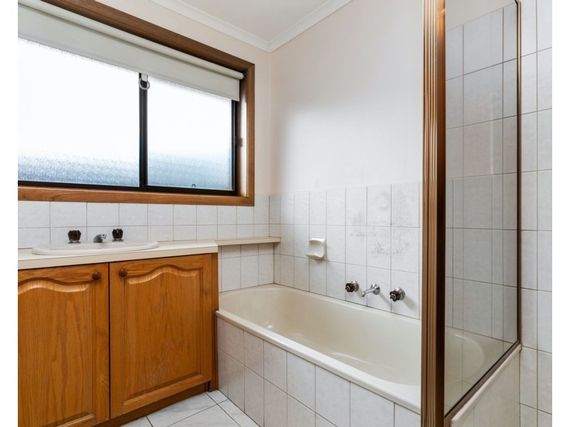 6 Worgan Close, Mill Park VIC 3082