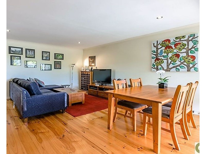 4/3 Crewe Road, Hughesdale VIC 3166