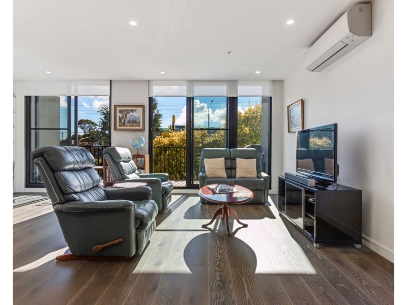 212/1 Charlnet Drive, Vermont South VIC 3133