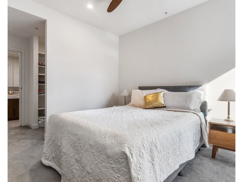 212/1 Charlnet Drive, Vermont South VIC 3133