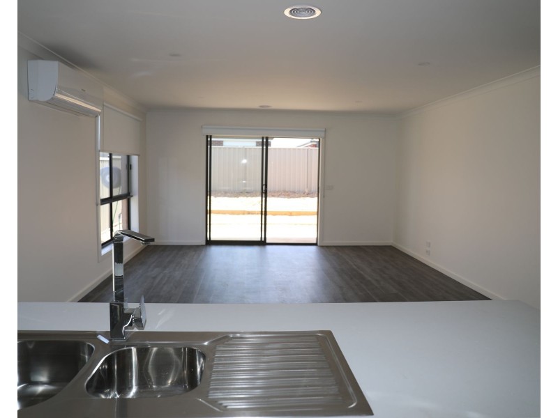 35 Ajay Way, Kurunjang VIC 3337