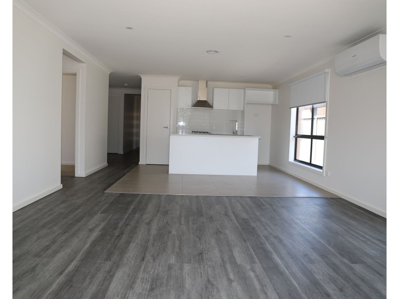 35 Ajay Way, Kurunjang VIC 3337
