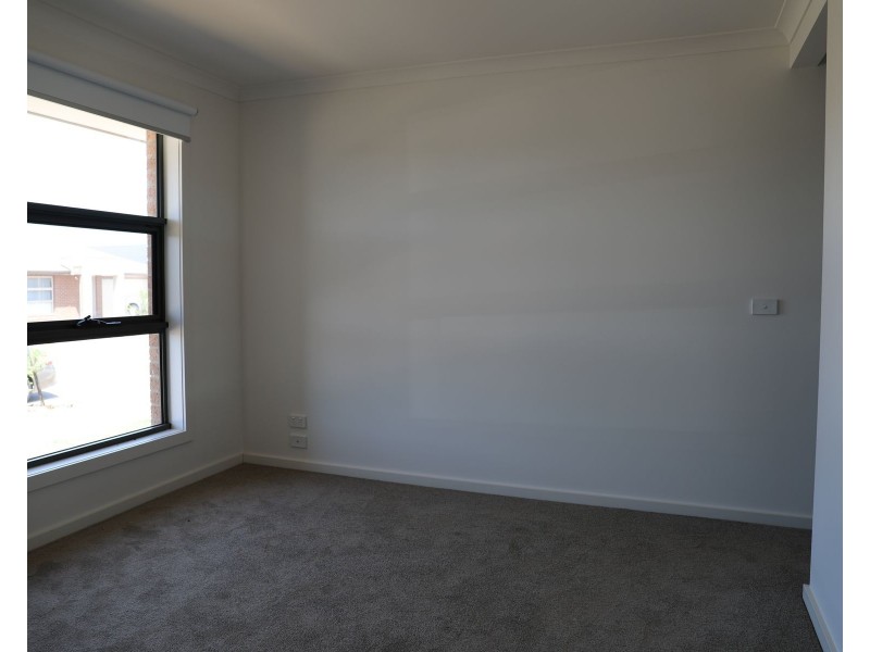 35 Ajay Way, Kurunjang VIC 3337