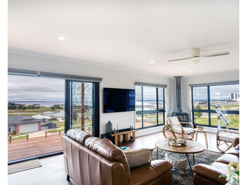 12 Kyema Crescent, San Remo VIC 3925