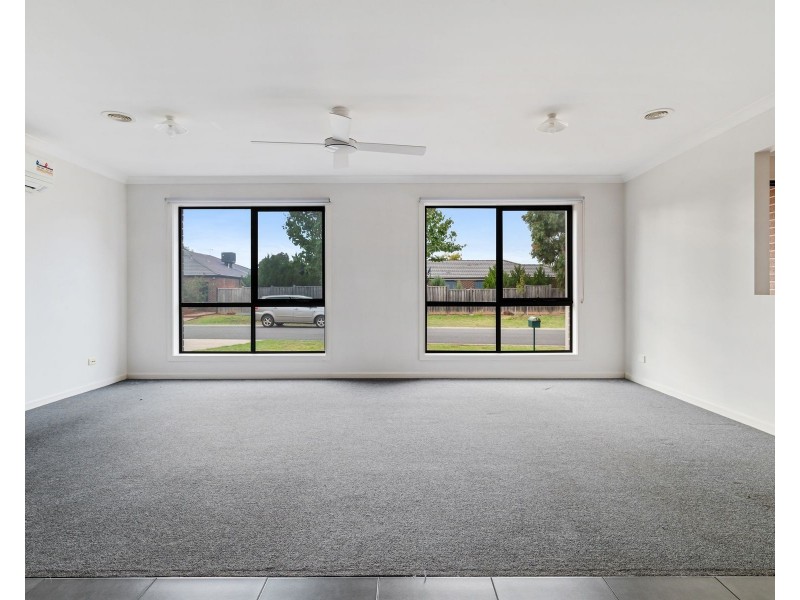 6 Twigrush Place, Brookfield VIC 3338