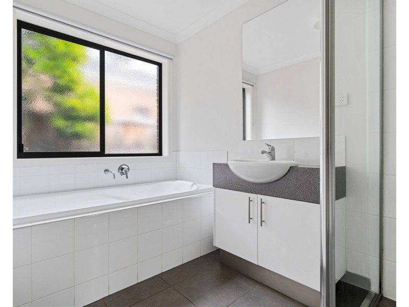 6 Twigrush Place, Brookfield VIC 3338