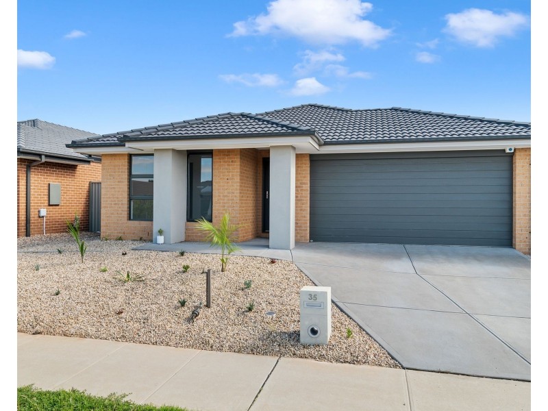 35 Ajay Way, Kurunjang VIC 3337