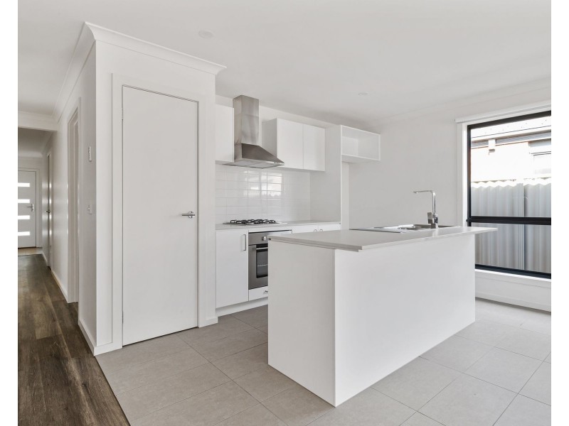 35 Ajay Way, Kurunjang VIC 3337