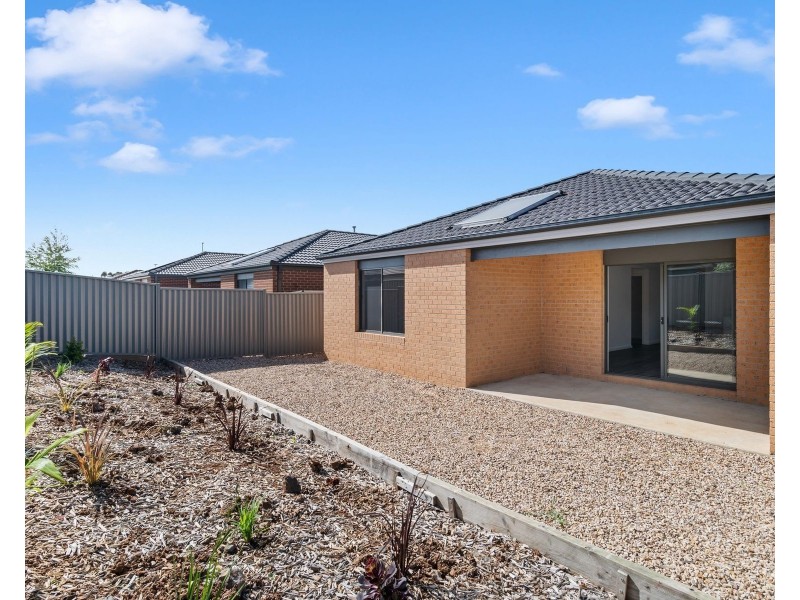 35 Ajay Way, Kurunjang VIC 3337