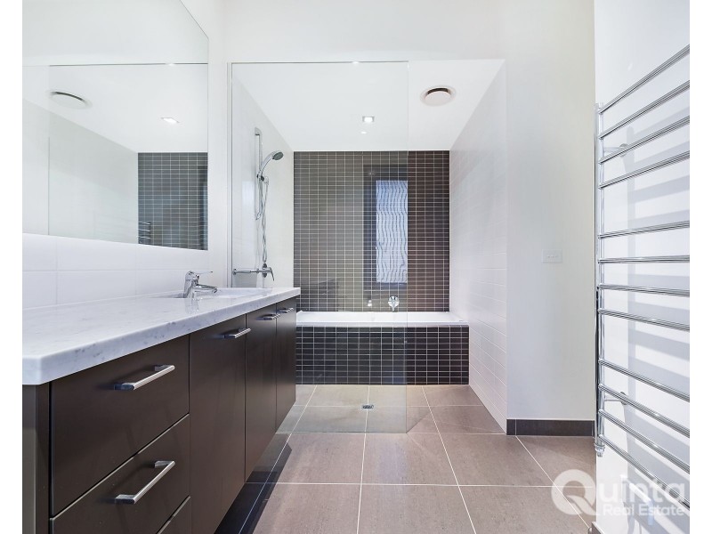 26 Oak Court, Chirnside Park VIC 3116