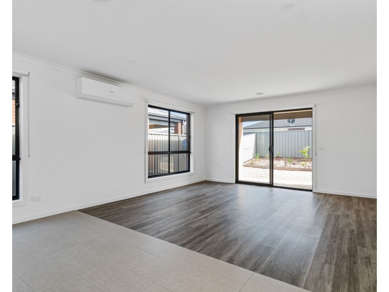 35 Ajay Way, Kurunjang VIC 3337