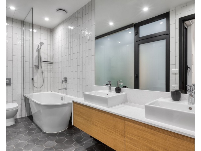 62B ESPLANADE, Brighton VIC 3186