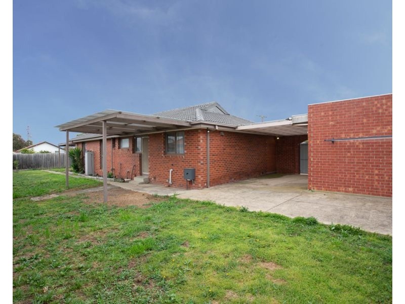 13 Meadowbank Court, Kings Park VIC 3021