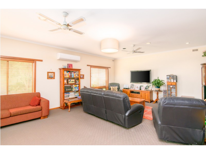 36 BAKER CRESCENT, Mooroopna VIC 3629