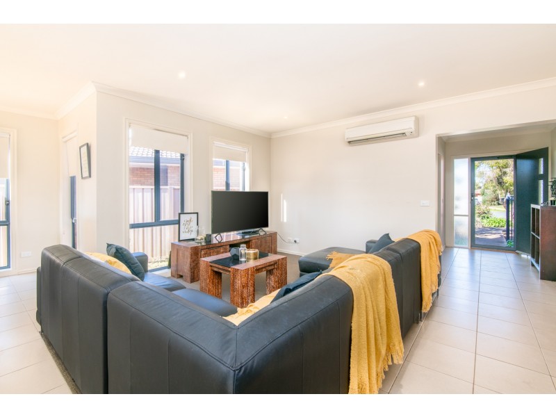 38 BAKER CRESCENT, Mooroopna VIC 3629