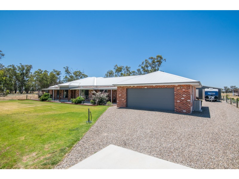8 PARKLAND DRIVE, Tallygaroopna VIC 3634